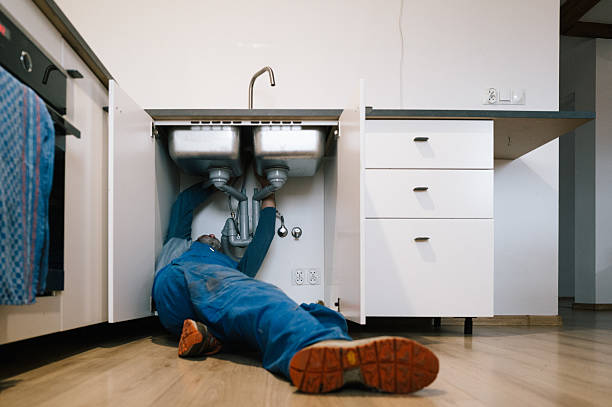 Professional Leak Detection technician working in McHenry, IL